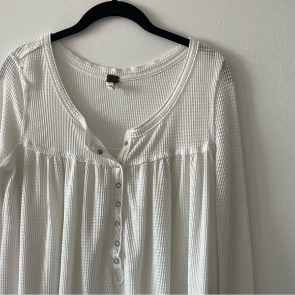We The Free by Free People white long sleeve waffle Henley shirt top XS buckles - Picture 2 of 3